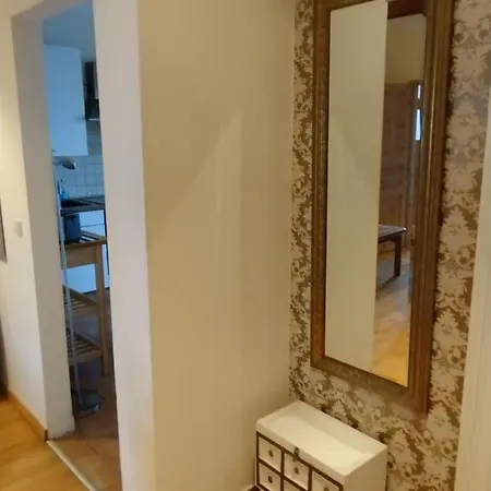 Apartman 4 Raumwohnung 2 Km Vom Hauptbahnhof Entfernt *