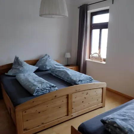 4 Raumwohnung 2 Km Vom Hauptbahnhof Entfernt Apartman *